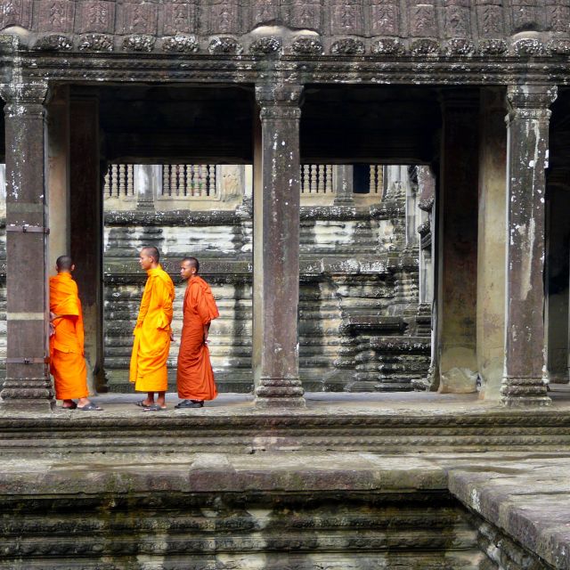 Farbenfroh und fromm: Mönche in Angkor Wat