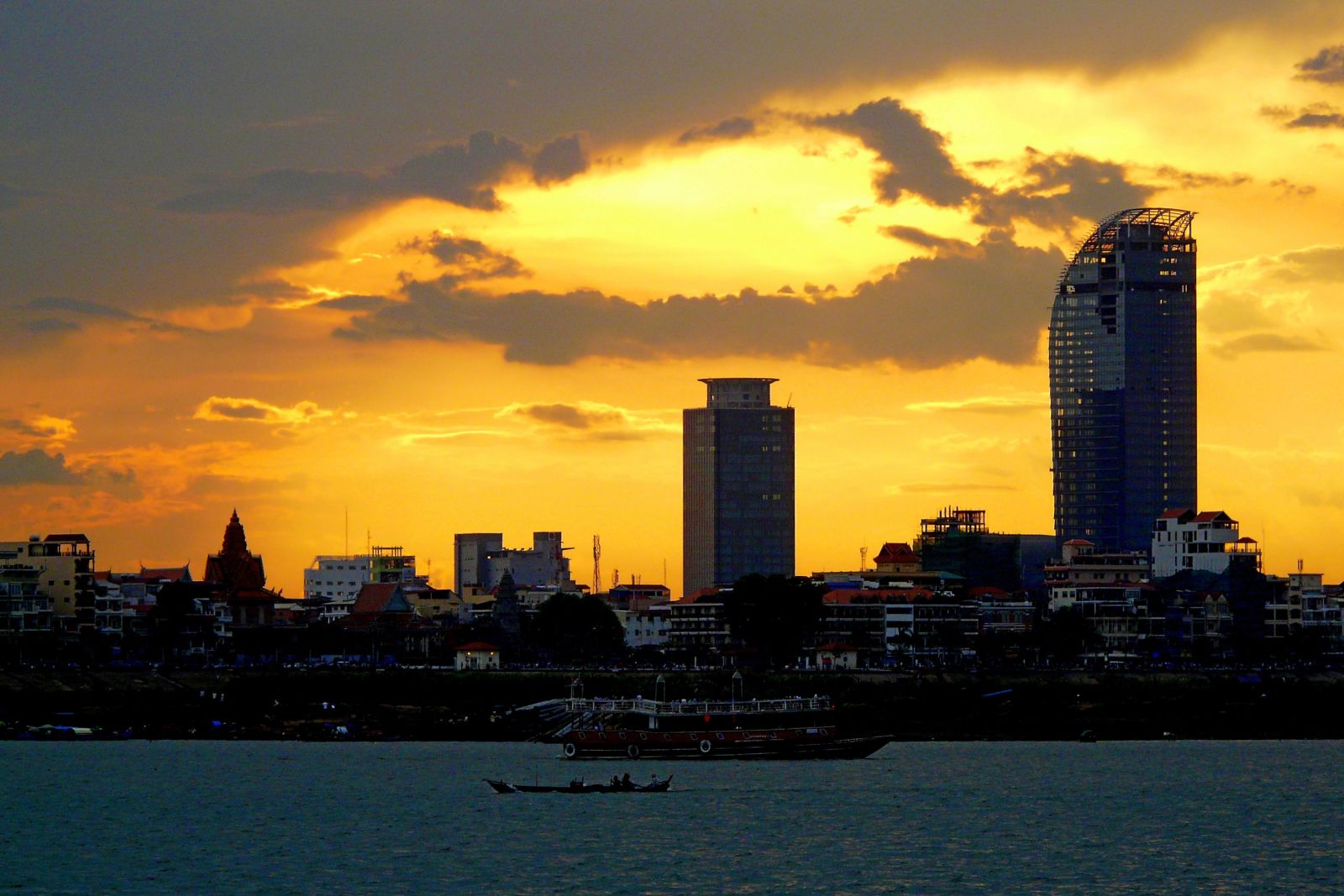 Sonnenuntergang über dem Zentrum Phnom Penhs