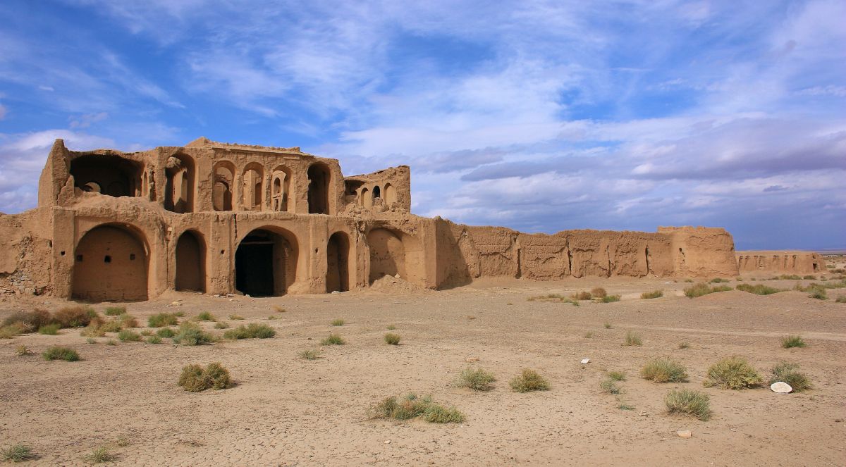 Karawanserei in der Wüste vor Isfahan