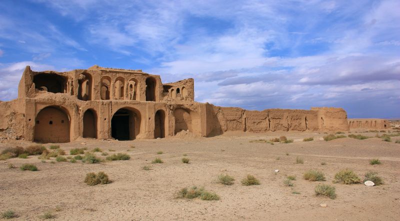 Karawanserei in der Wüste vor Isfahan © Diamir