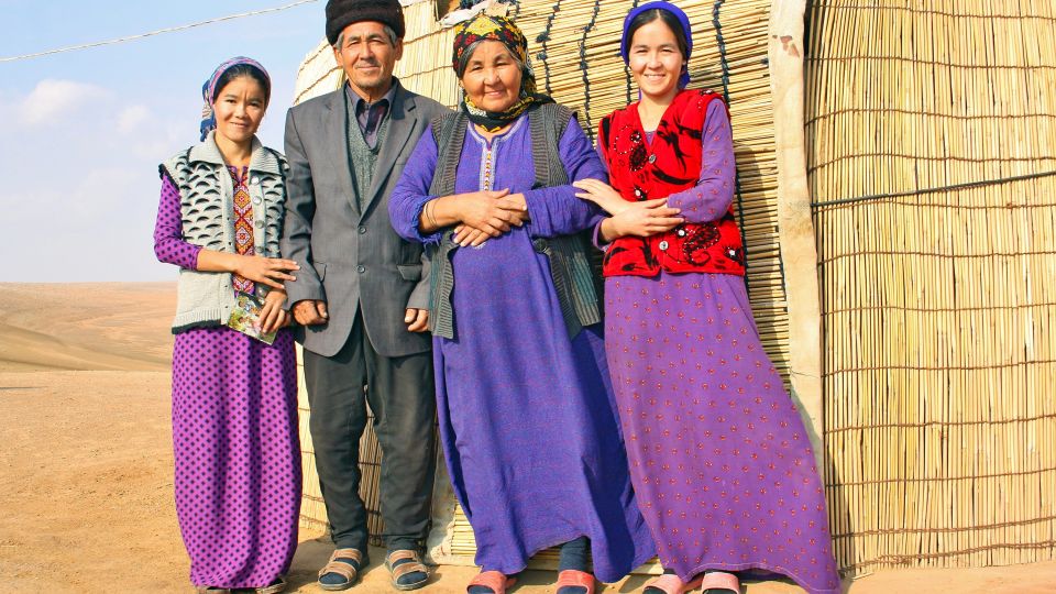 Familie in Wüste Karakum