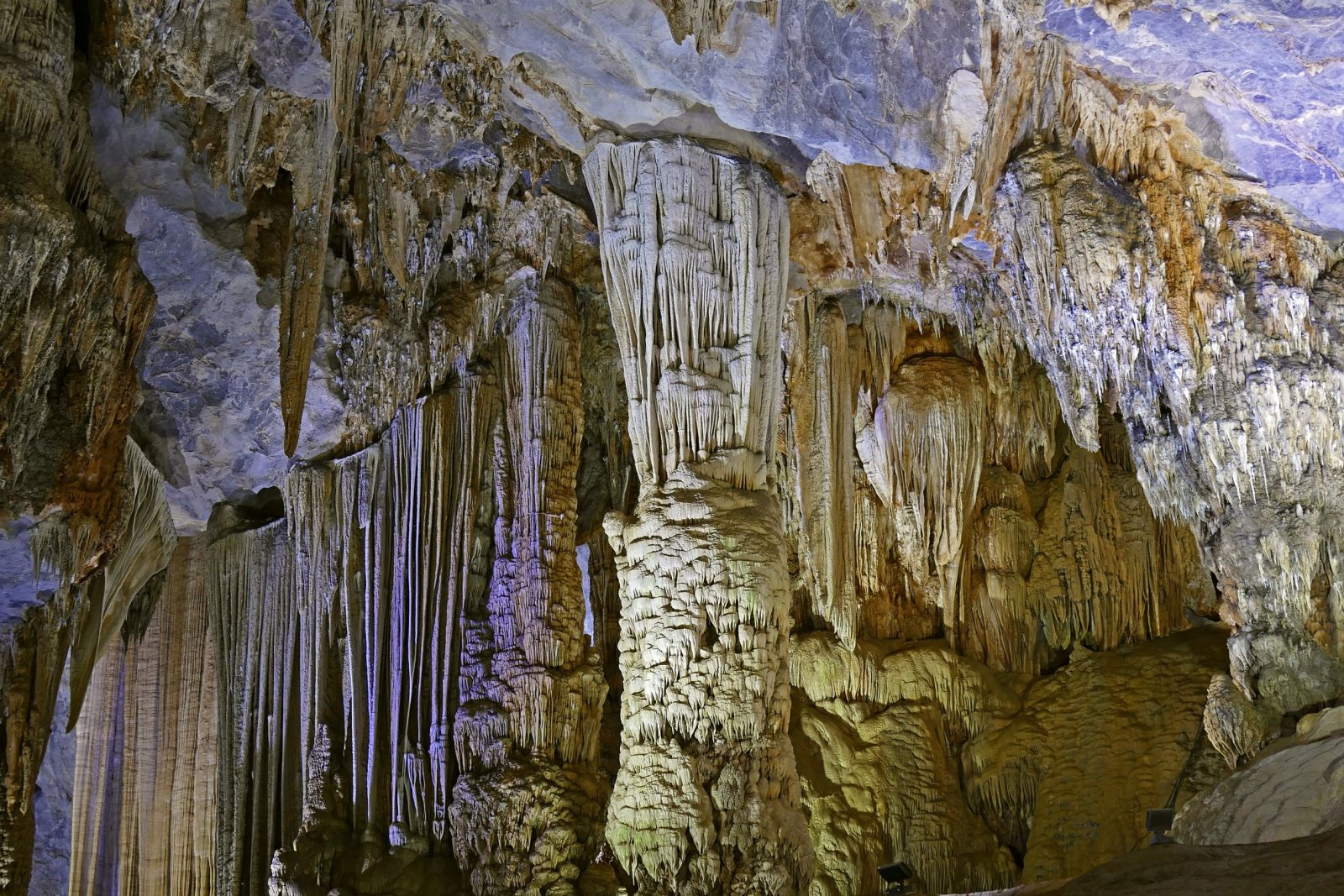 In der Tien-Son-Höhle im Phong-Nha-Nationalpark