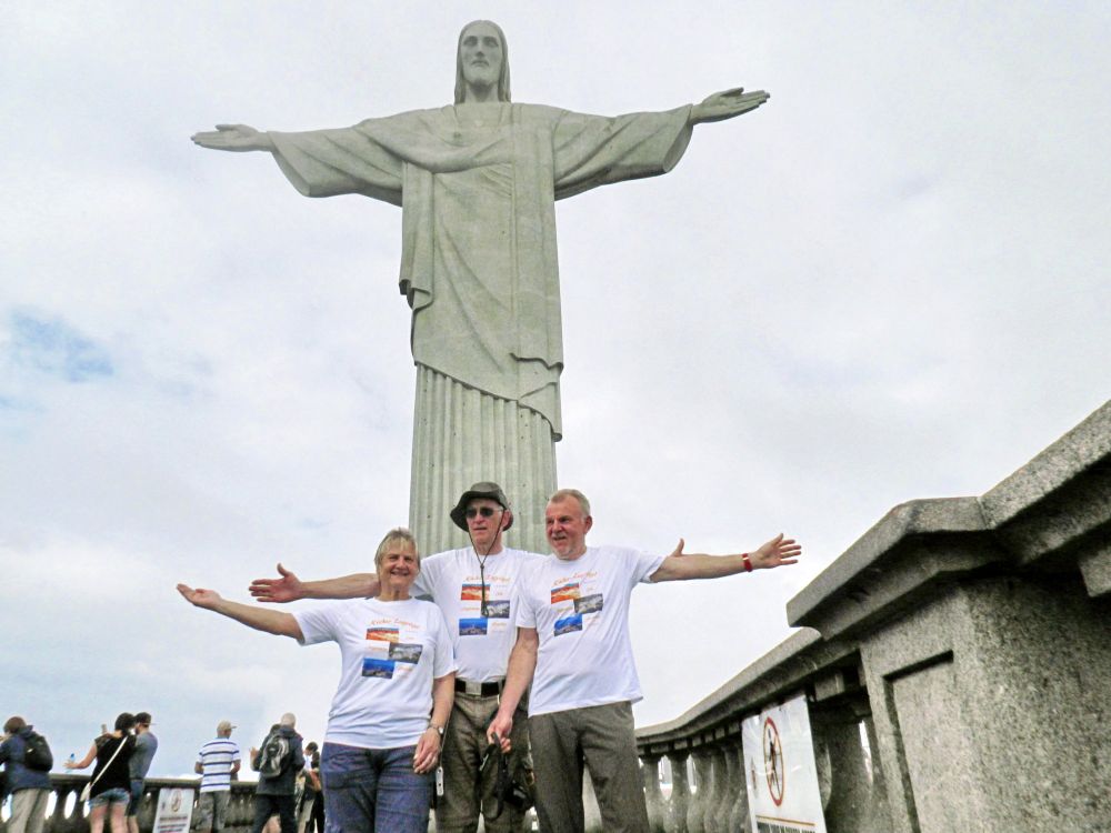 Gruppenfoto vor der Christus-Statue in Rio de Janeiro