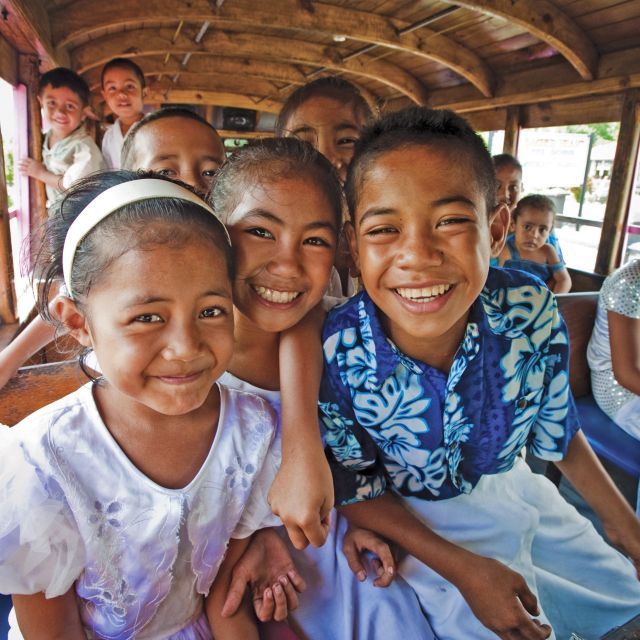 Kinder im Inselbus auf Upolu