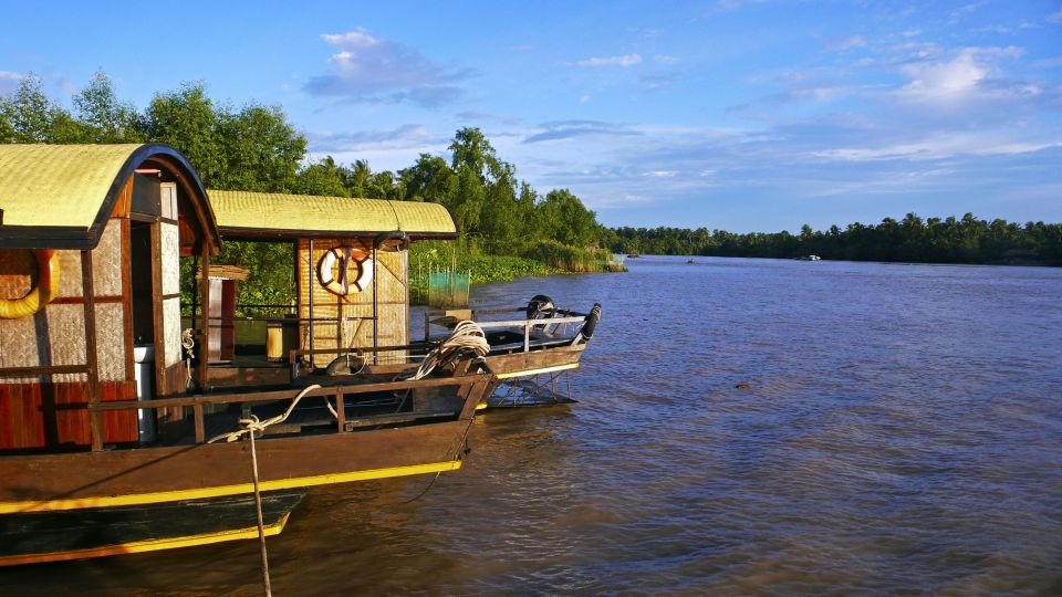 Bootsanlegestelle im Mekong-Delta im Sonnenuntergang