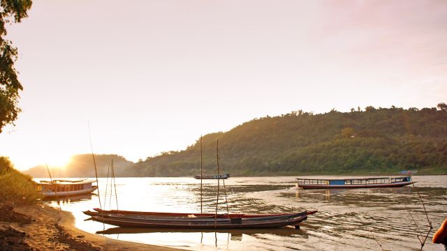Idyllische Abendstimmung am Ufer des Mekong