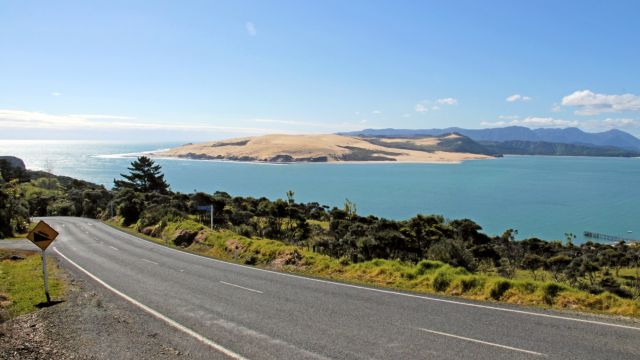 Weite beeindruckende Blicke sind auf den Straßen Neuseelands garantiert.