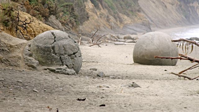 Die Moeraki Boulders an der Ostküste der Südinsel sind eine geologische Einzigartigkeit