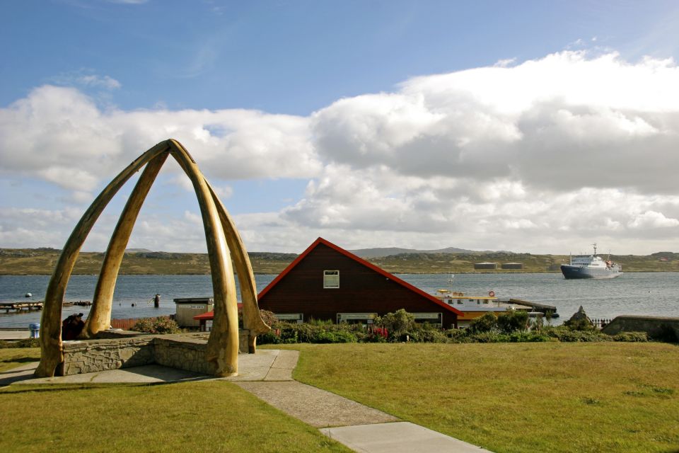 Bogen aus Walknochen in Stanley, Falkland-Inseln