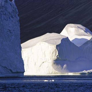 Eisberge im Abendlicht
