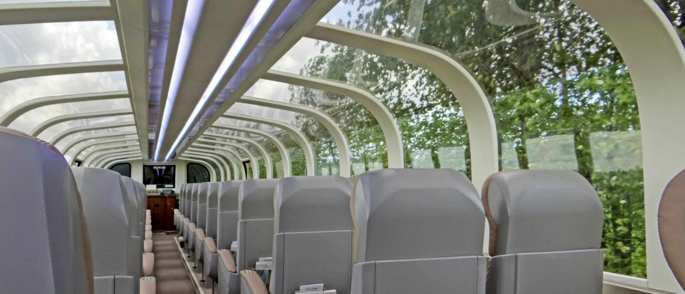 Riesige Panoramafenster in den Wagons der GoldenLeaf-Klasse
