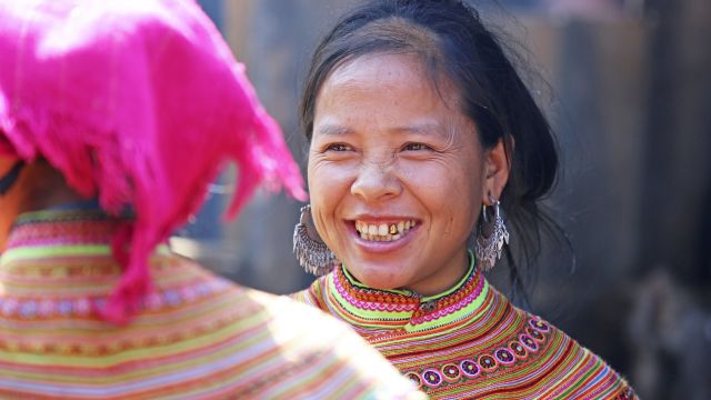 Portrait eine Frau der Ethnie der Blumen Hmong