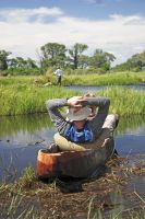 Entspannt und lautlos im Mokoro durch Okavango Delta
