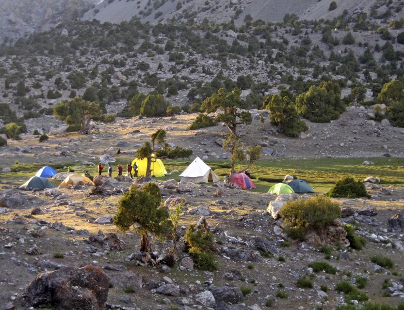 Erstes Camp in malerischer Umgebung, unweit des Kulikalon See