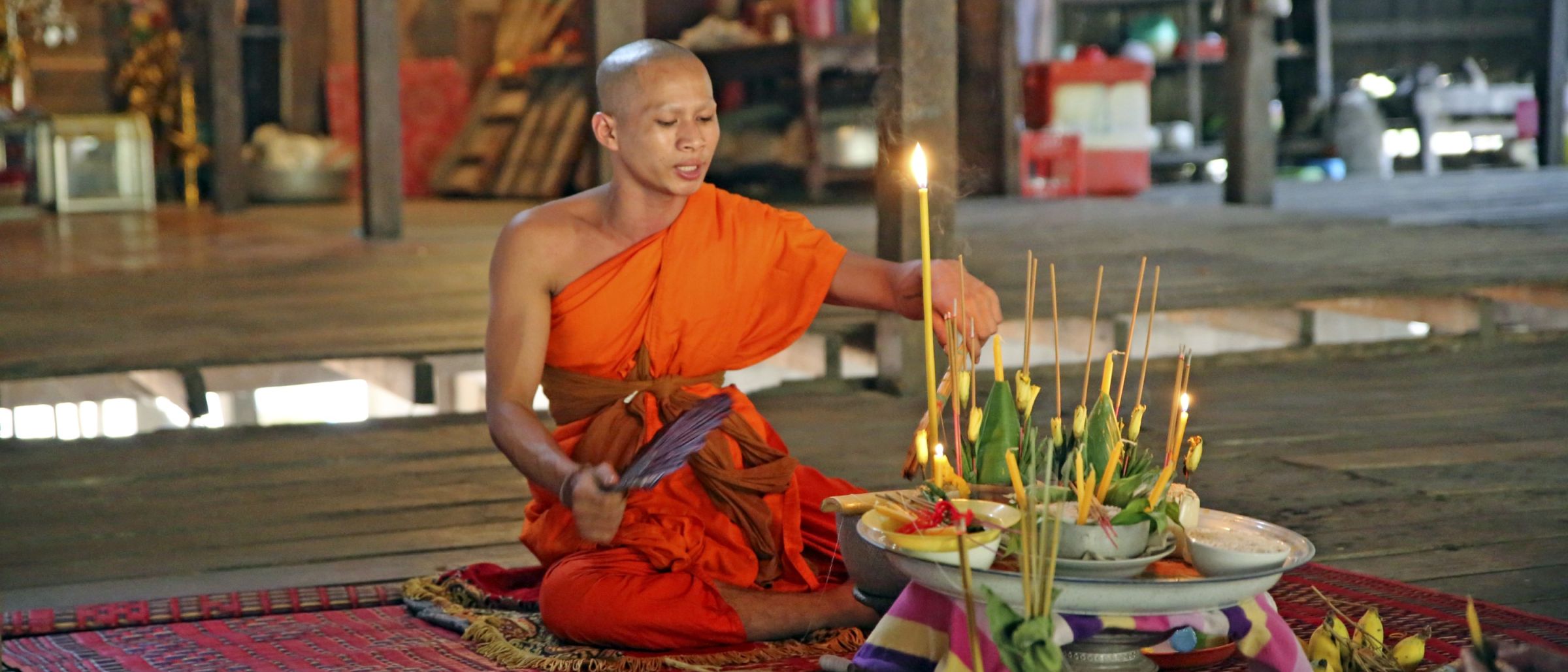 Zeremonie in einem Kloster in Angkor