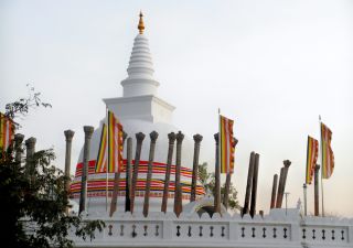 SRI_2016_4UHO_Anuradhapura-Thuparama-Dagoba.jpg