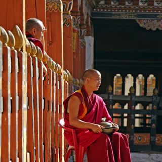 Mönch im Dzong von Trashigang