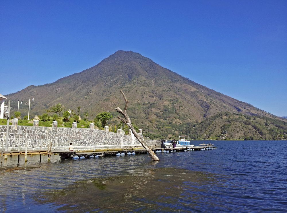 Vulkan Toliman am Atitlan-See gelegen