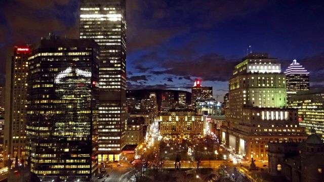 Blick auf Downtown Montreal bei Nacht