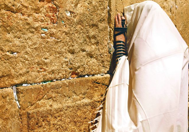 Bild von Tallit und Tefillin an der Klagemauer in Jerusalem