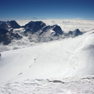 Blick vom Gipfel des Mera Pak nach Osten zum Kanchenjunga