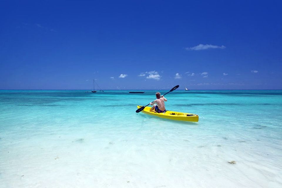 Kayaking, Manta Resort