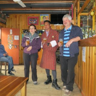 Weißbier bei Jakar in Bhutan – Kommentar des Autors: „Schmeckt nicht mal schlecht!“