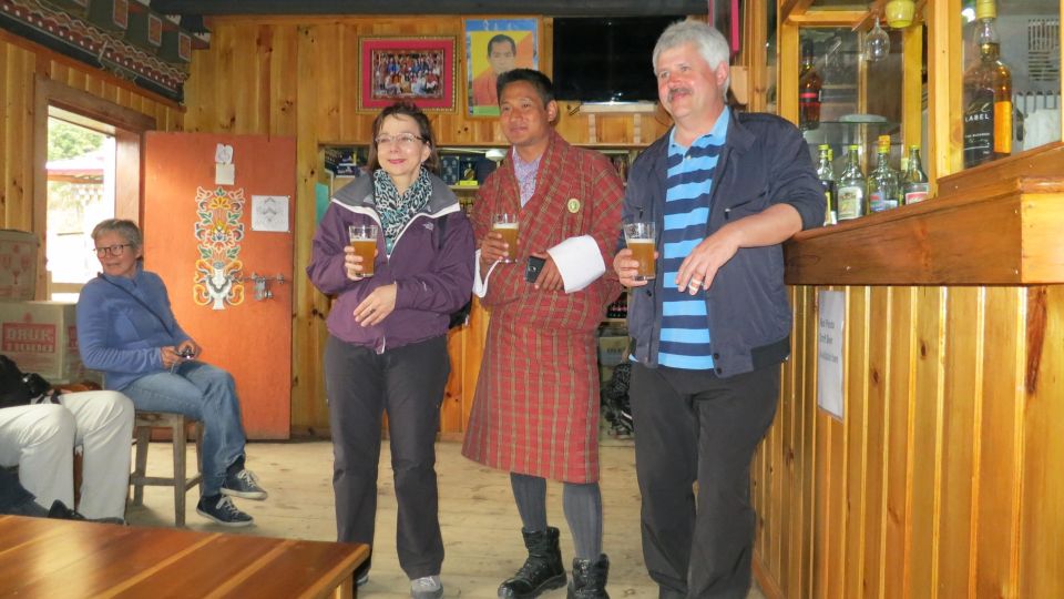 Weißbier bei Jakar in Bhutan – Kommentar des Autors: „Schmeckt nicht mal schlecht!“