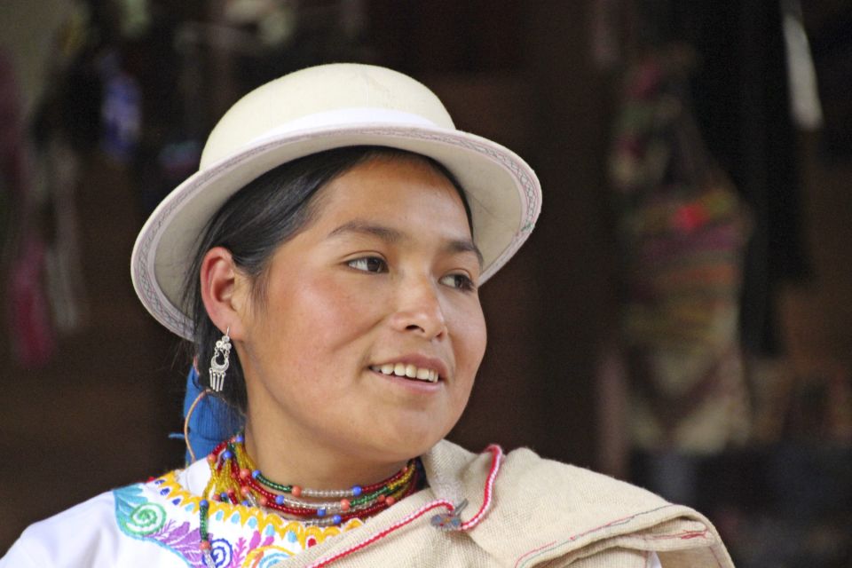 Indigena in traditioneller Tracht