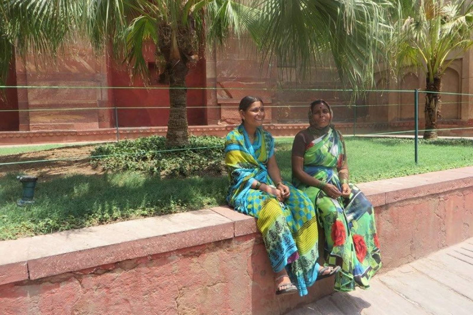 Frauen in Saris