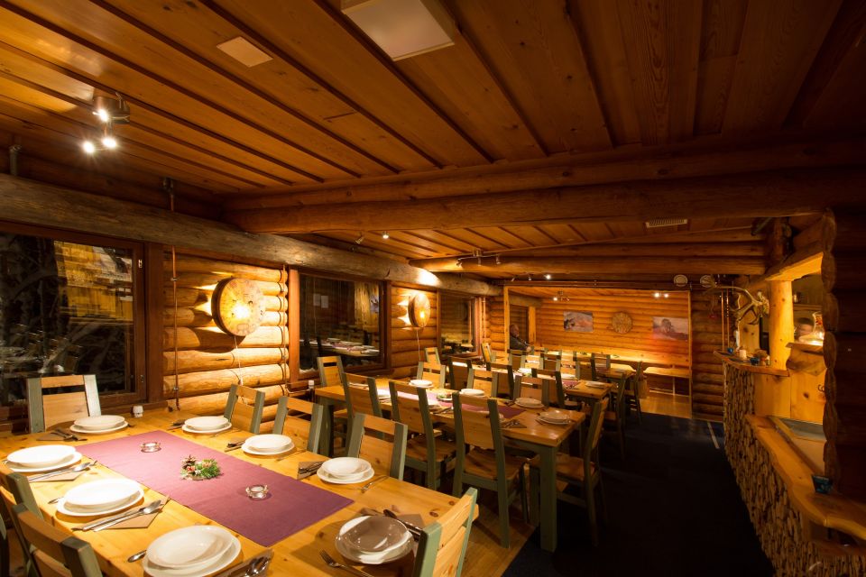Das Restaurant im Haupthaus der Lodge