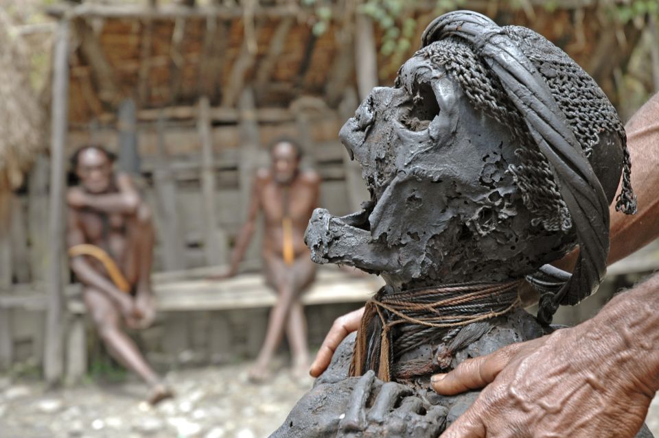 Mumie im Baliem-Valley