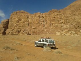 Geländewagen im Wadi Rum