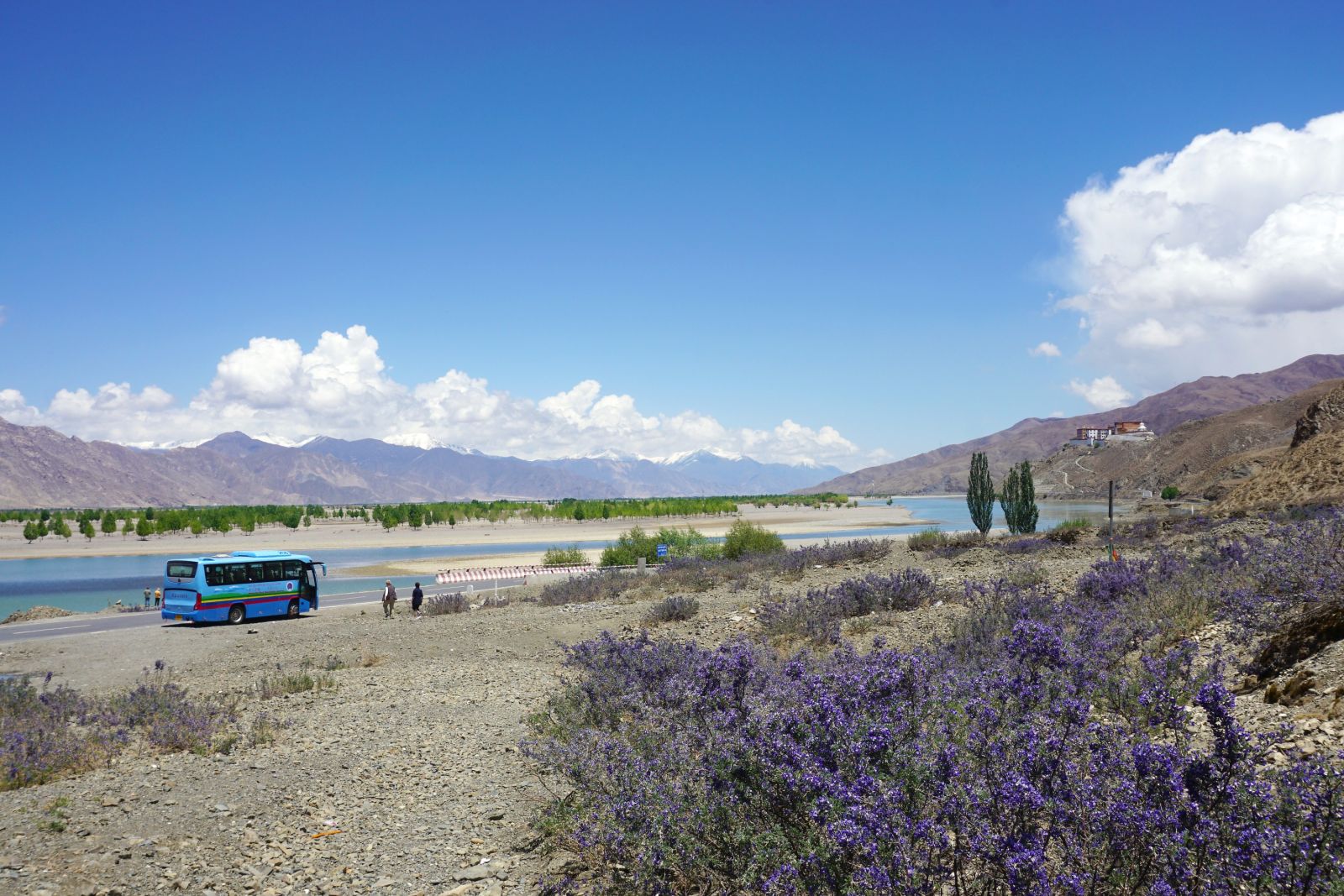 Fahrt durch Tibet zwischen Shigatse und Lhasa