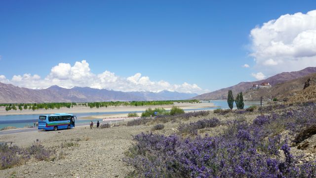 Fahrt durch Tibet zwischen Shigatse und Lhasa