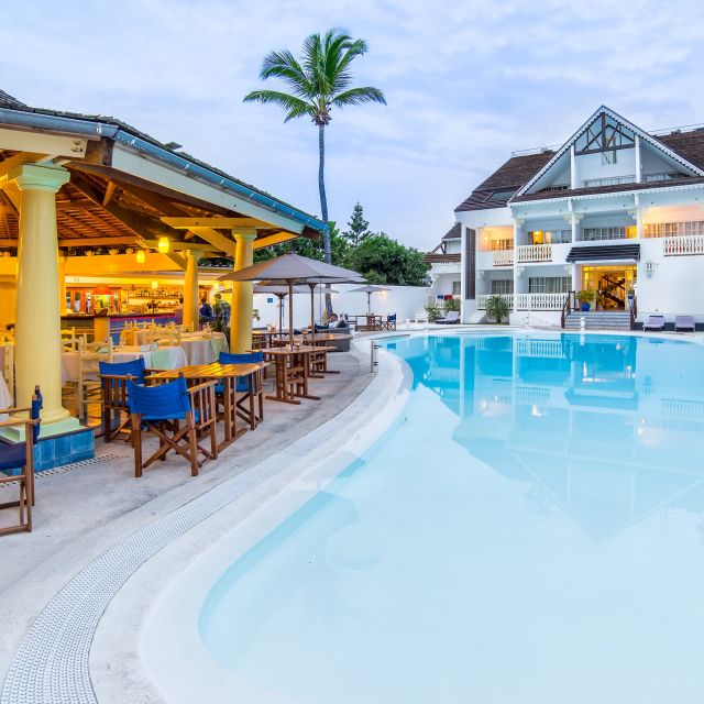Pool im Le Nautile beach Hotel