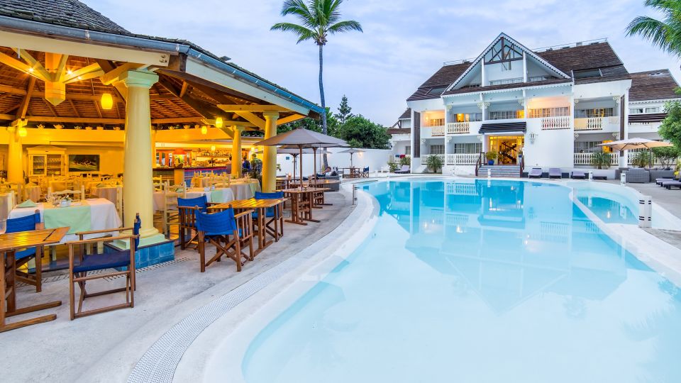 Pool im Le Nautile Beach Hotel
