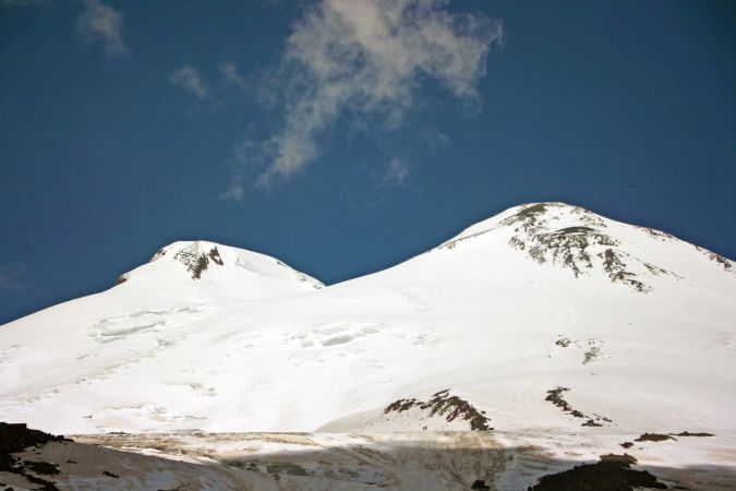 Der formschöne Doppelgipfel des Elbrus. © Diamir