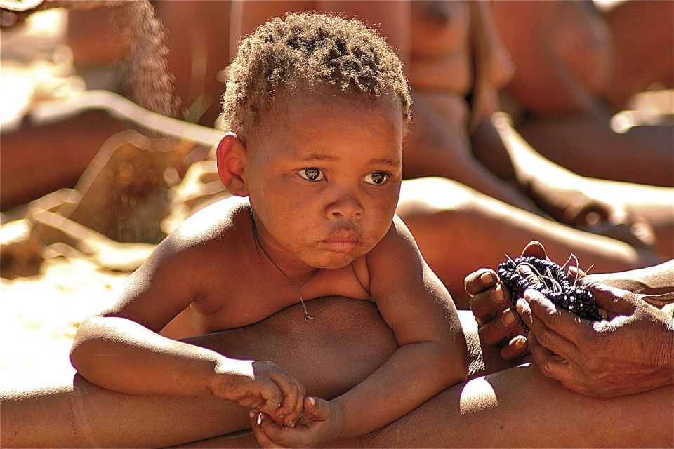 Buschmannkind in der Kalahari