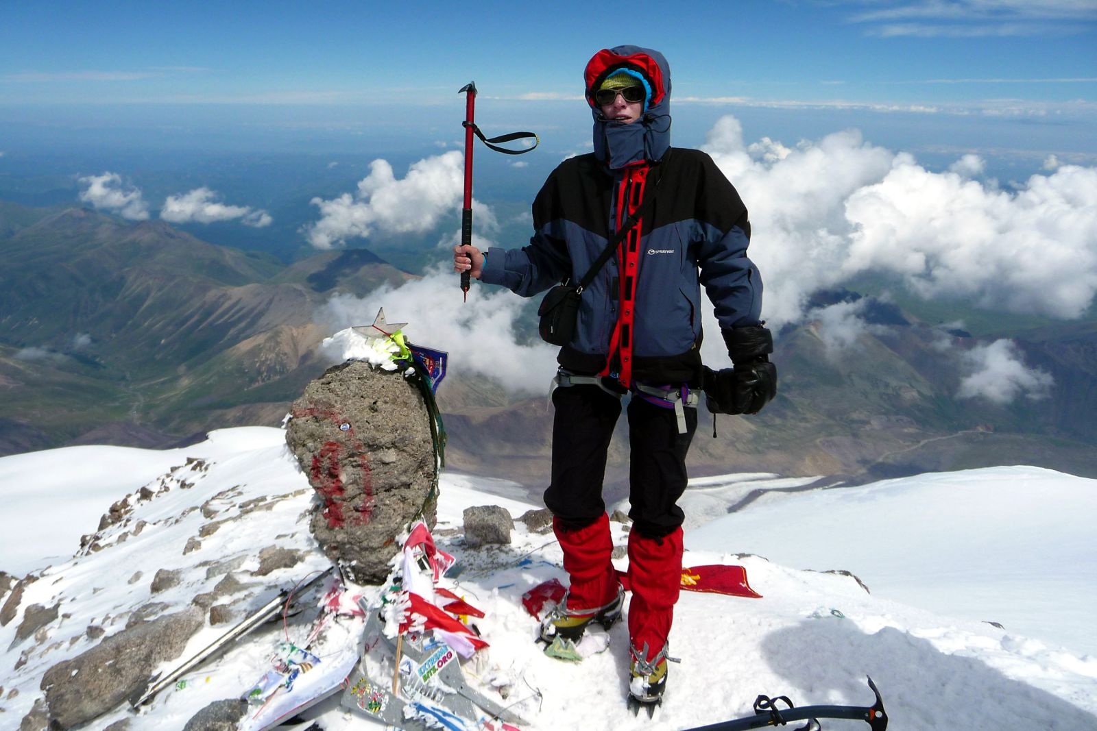 Auf dem Gipfel des Elbrus (5642 m)!