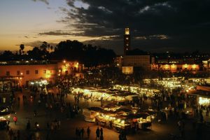 Abendstimmung auf Djemaa el-Fna, Marrakesch, Marokko