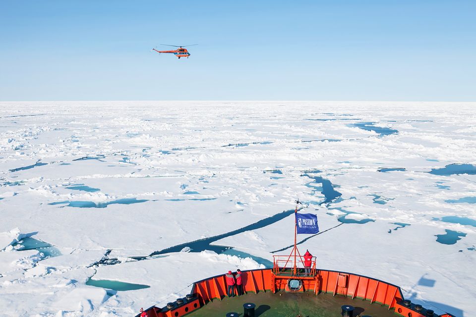 Erkundung der Eiswüste mit Helikopter