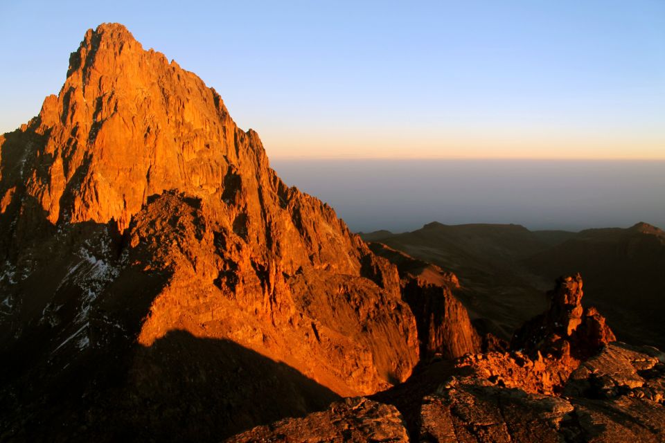 Batian und Nelion bei Sonnenaufgang, Mount Kenya