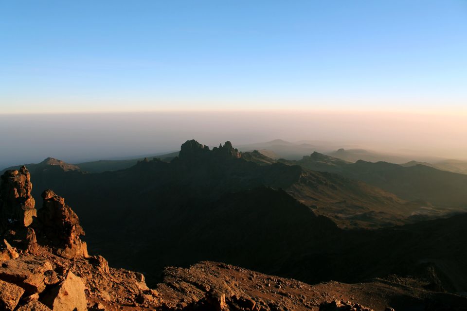 Ausblick bei Sonnenaufgang, Mount Kenya