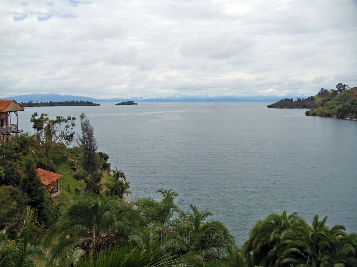 Blick auf die Cormoran Lodge am Lake Kivu