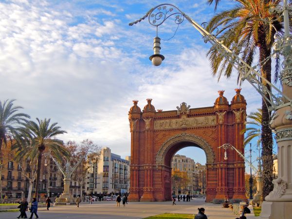 Der Arc de Triomf in Barcelona © Diamir