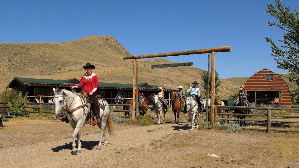 Reiter vor der La Reata Ranch