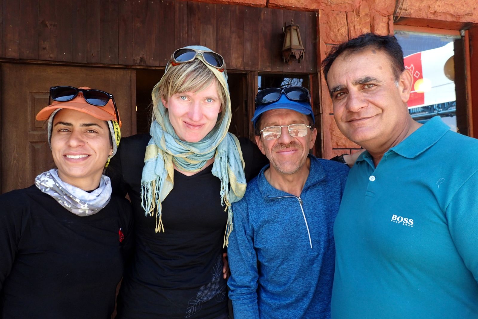 Das Betreuerteam am Damavand: Leila, Marianne, Modji und Reza.
