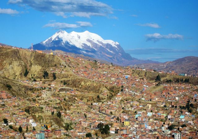 La Paz mit dem Hausberg Illimani