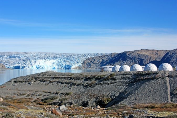 Gletschercamp mit Inlandeis im Hintergrund © Diamir